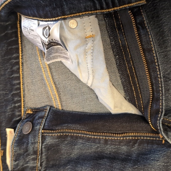 Levi's women's 70's High Flare, Dark Wash - Picture 5 of 7